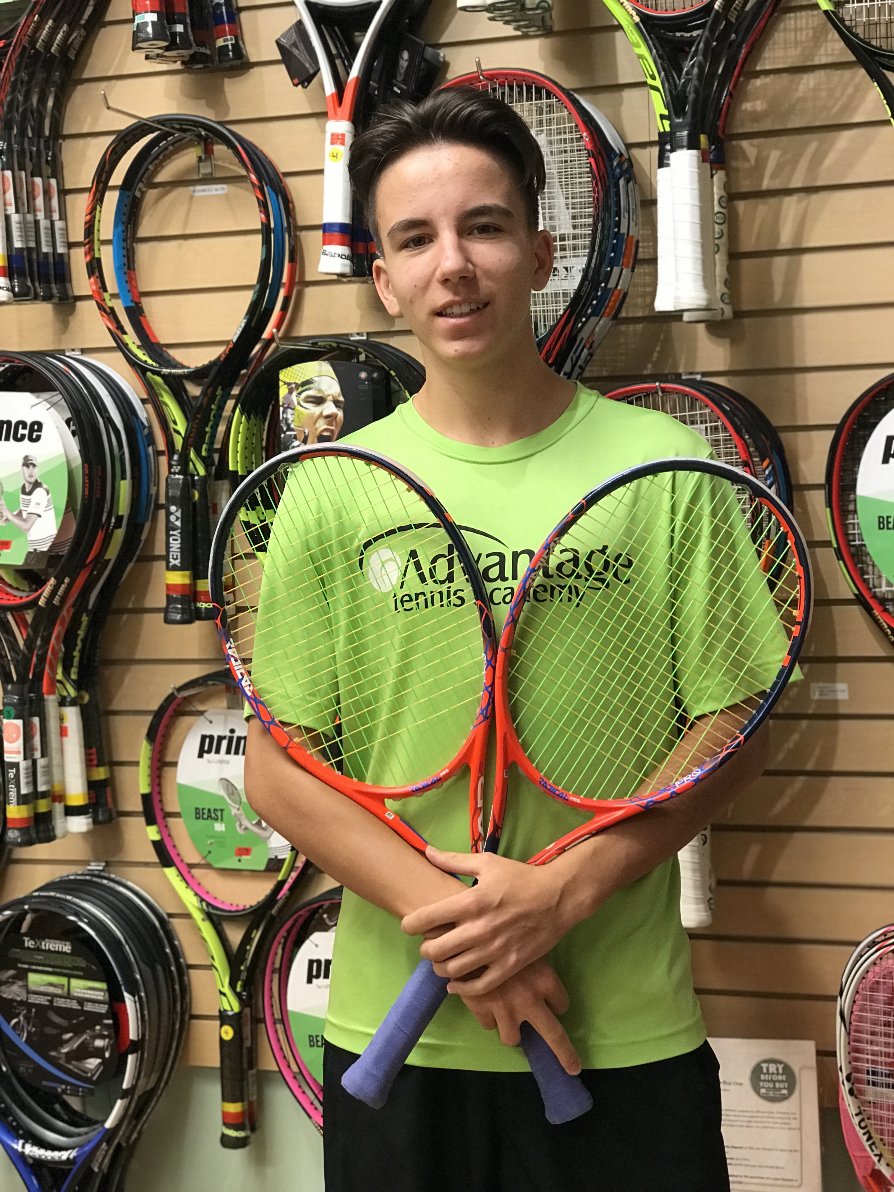 Reizende handelaar Is aan het huilen esthetisch Tennis Racquet Stringing Options for Competitive Juniors | Expert Advice |  Canada